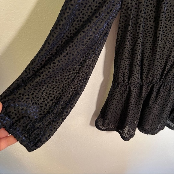 Halogen Flocked 3/4 Sleeve Peplum Top Navy Oval - Picture 10 of 16